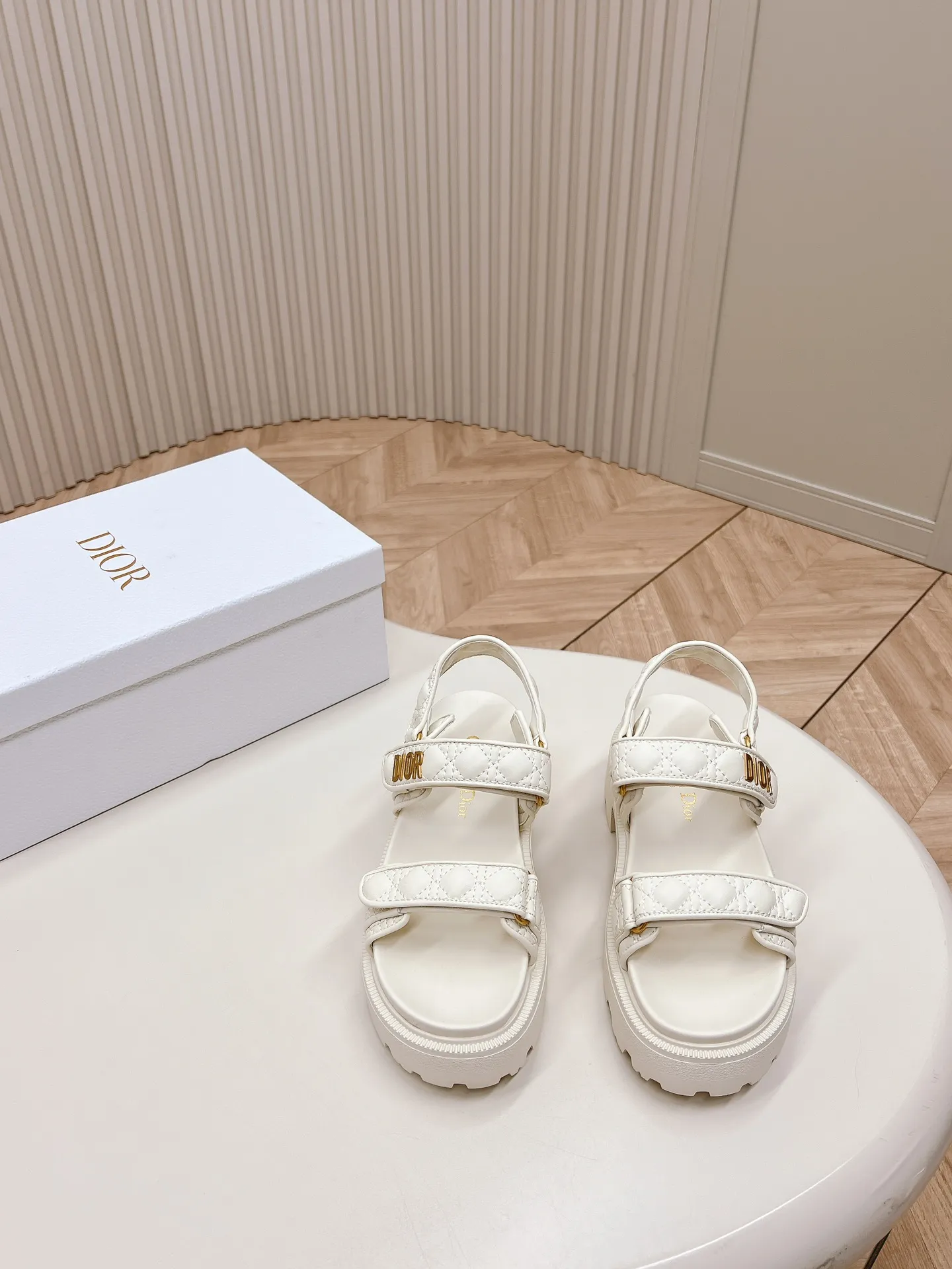 👟👟Ex-factory price 520👟👟 2024Dior Classic Velcro high-heeled sandals and slippers series original replica high version super durable and versatile style very comfortable on the foot, slim and tall, original leather upper, original d hardware buckle, original TPU outsole Heel height is about cm Size: 35-42